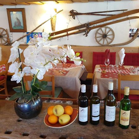 Auberge De L'Ours Vers L'Eglise 외부 사진
