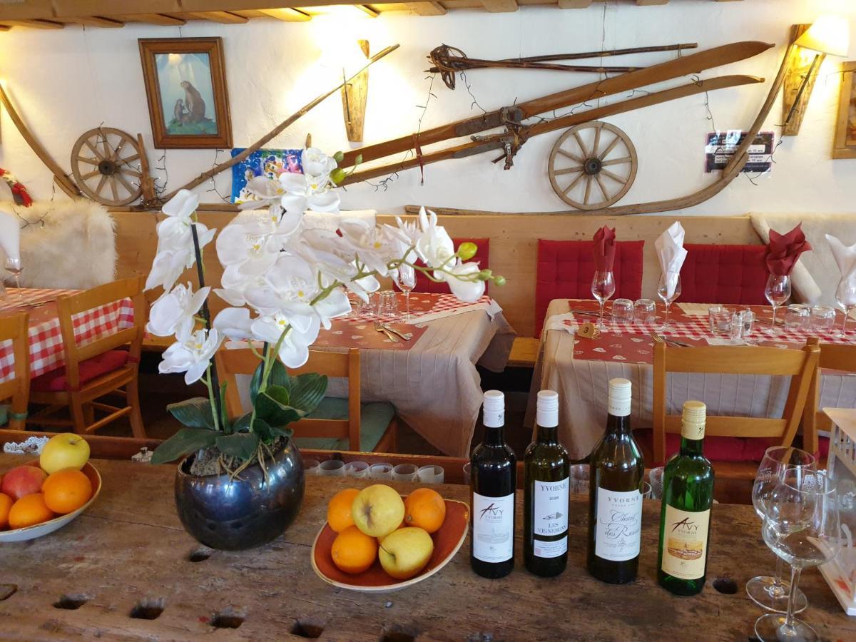 Auberge De L'Ours Vers L'Eglise 외부 사진