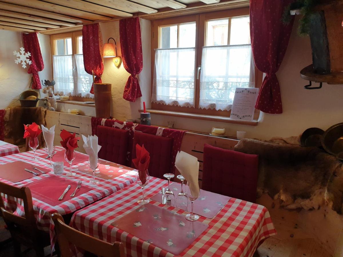 Auberge De L'Ours Vers L'Eglise 외부 사진