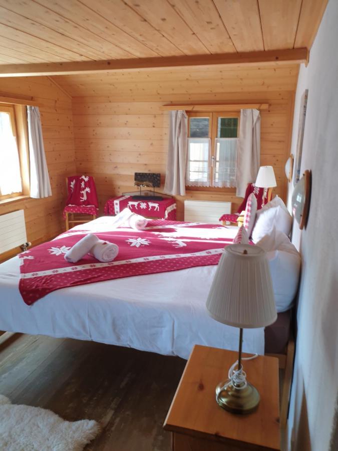 Auberge De L'Ours Vers L'Eglise 외부 사진