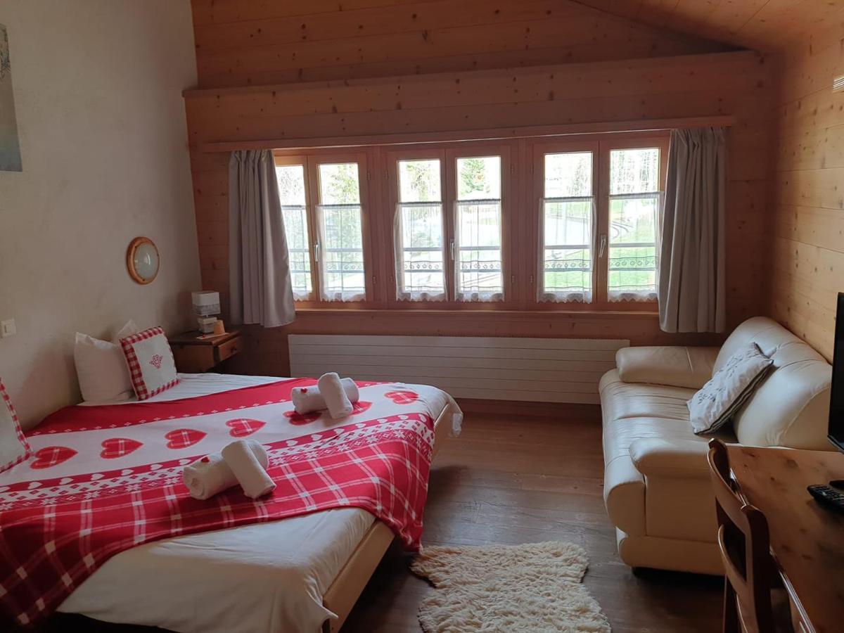 Auberge De L'Ours Vers L'Eglise 외부 사진