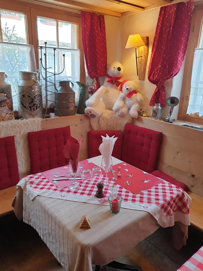 Auberge De L'Ours Vers L'Eglise 외부 사진