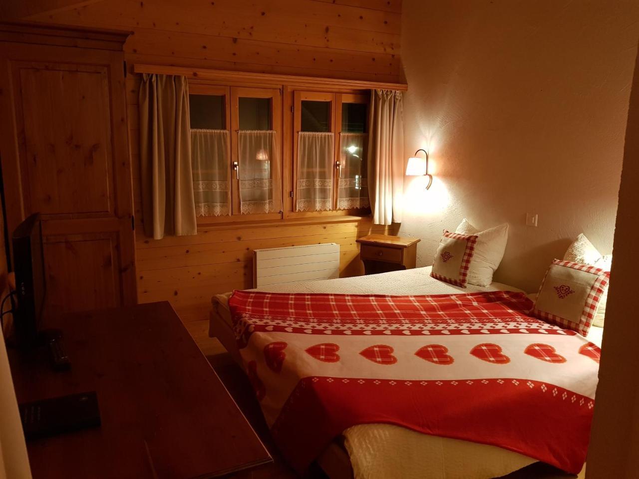 Auberge De L'Ours Vers L'Eglise 외부 사진