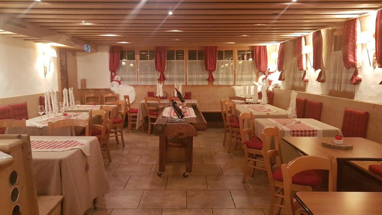 Auberge De L'Ours Vers L'Eglise 외부 사진