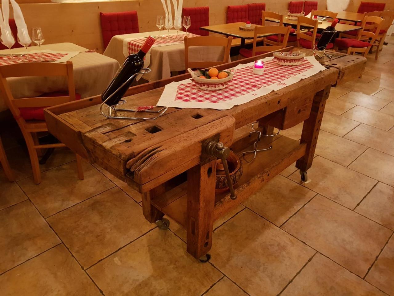 Auberge De L'Ours Vers L'Eglise 외부 사진