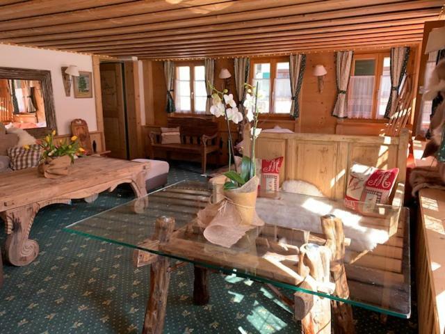 Auberge De L'Ours Vers L'Eglise 외부 사진